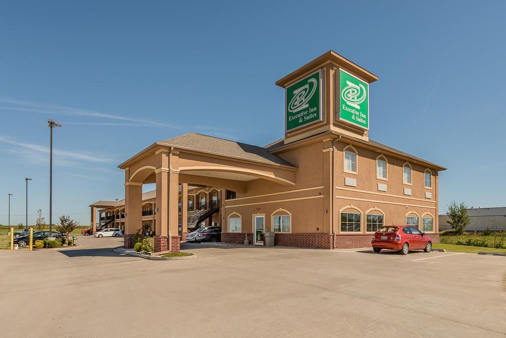 Executive Inn & Suites Cushing Экстерьер фото