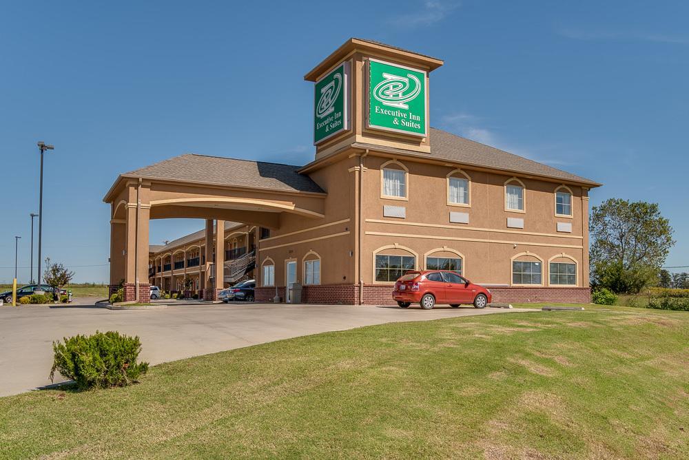 Executive Inn & Suites Cushing Экстерьер фото