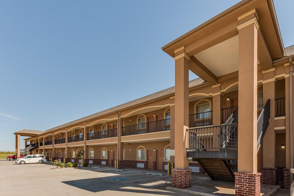 Executive Inn & Suites Cushing Экстерьер фото