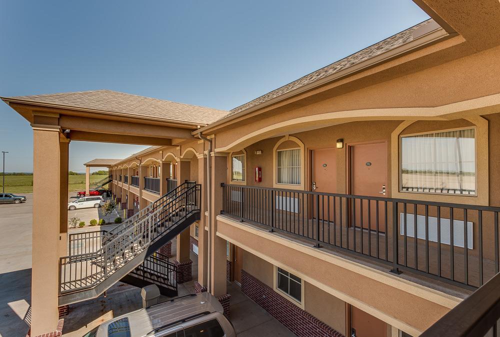 Executive Inn & Suites Cushing Экстерьер фото