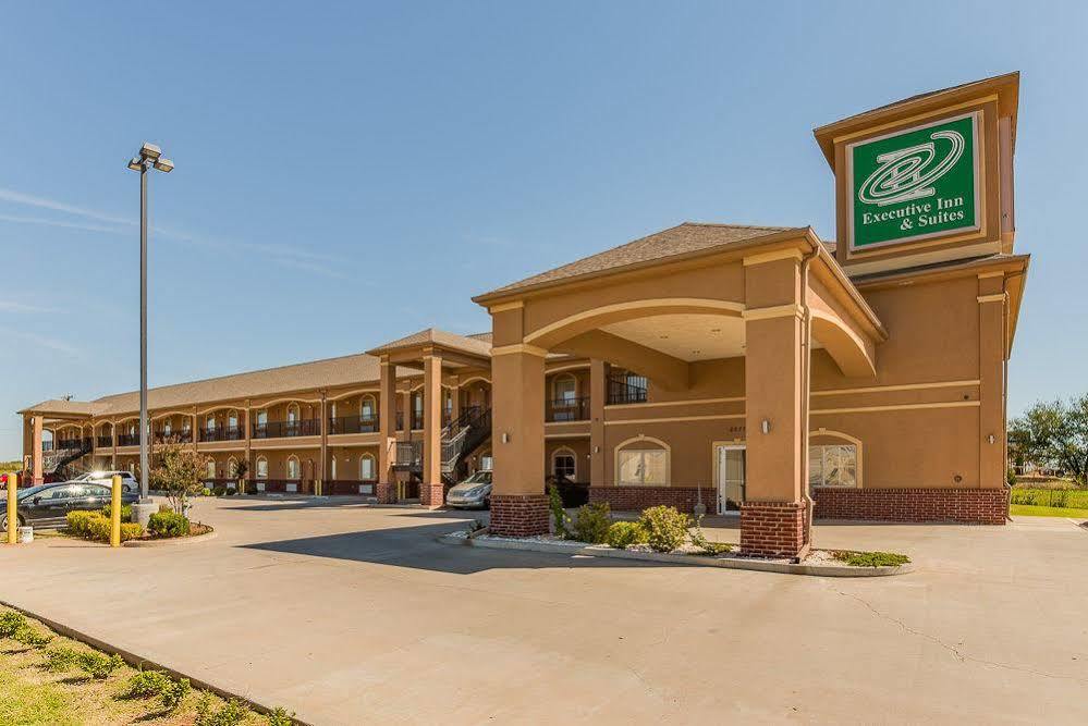 Executive Inn & Suites Cushing Экстерьер фото